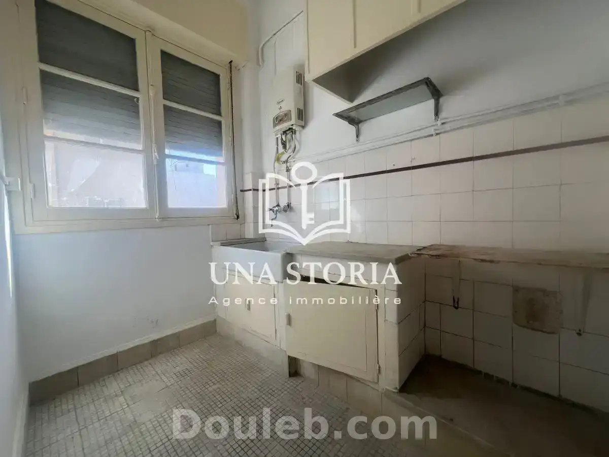 Immeuble au plein centre ville - Miniature 3