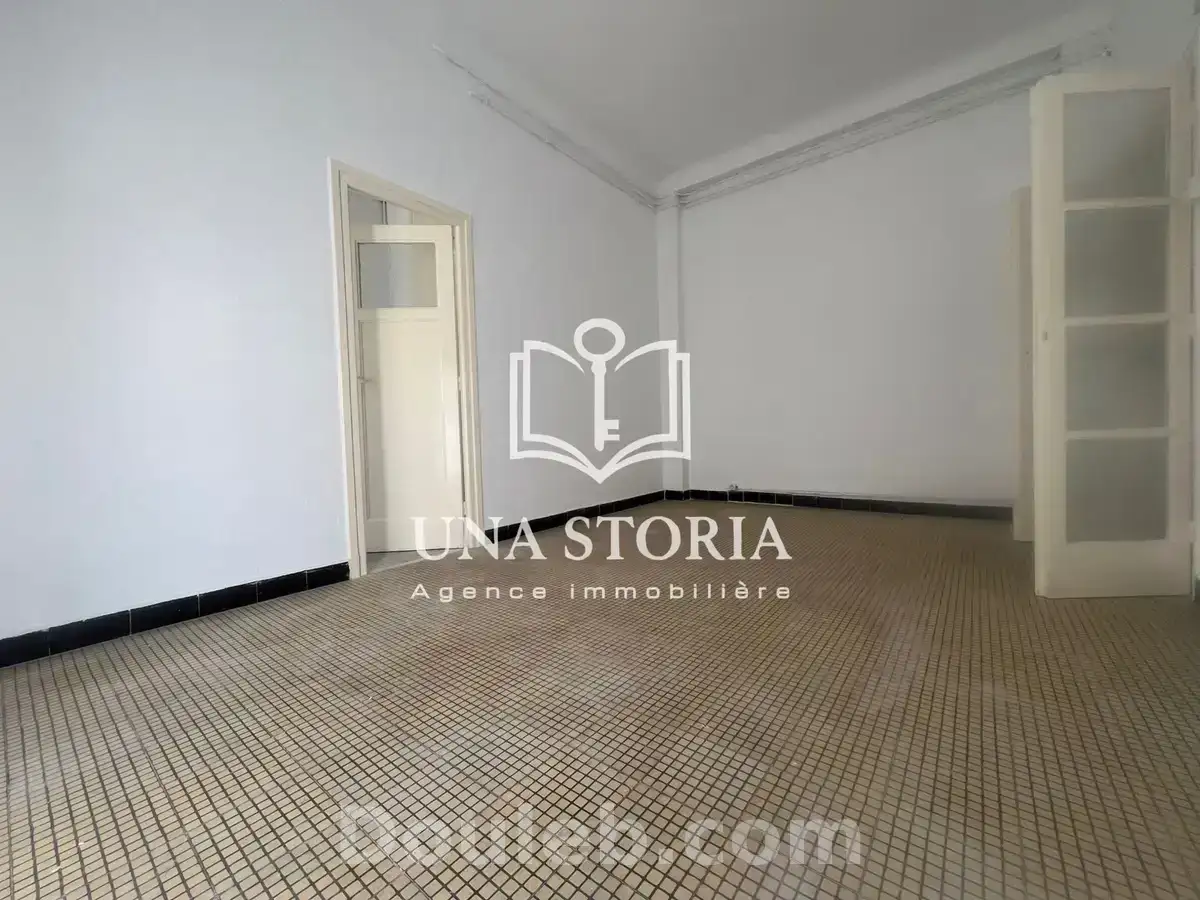 Immeuble au plein centre ville - Miniature 4