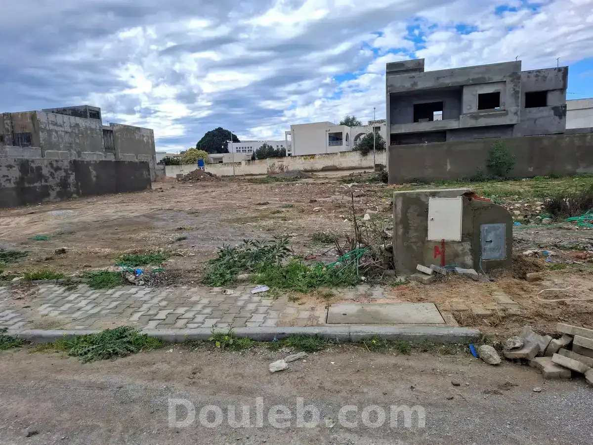 Terrain viabilisé - Photo 1