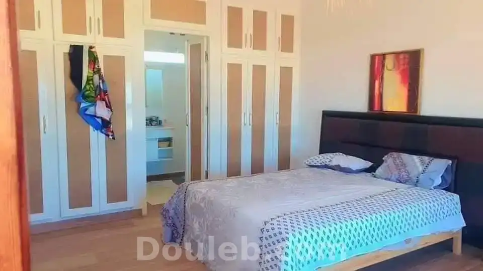 Villa salon et 3 suites avec piscine - Miniature 5