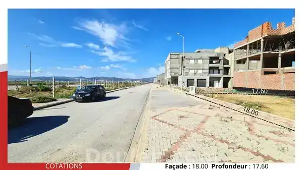 Terrain de 317 m2 de coin commercial résidentiel - Miniature 2