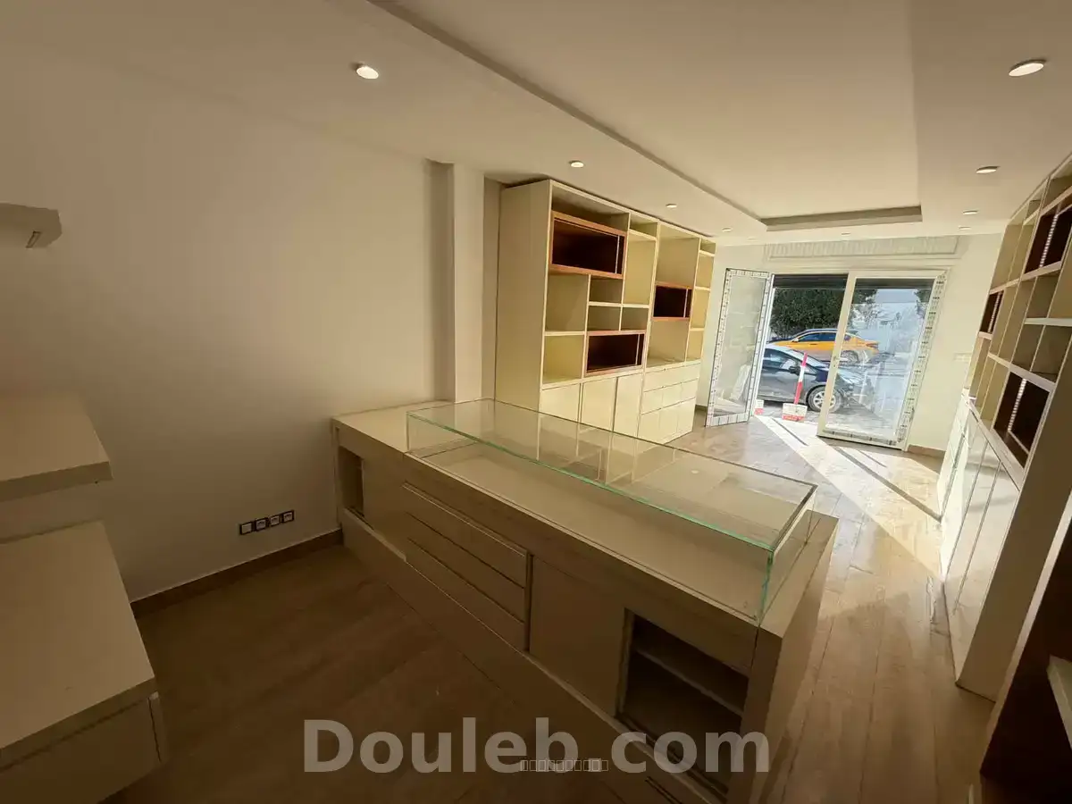 Local commercial aménagé de 40m à ennasr 2 - Miniature 2