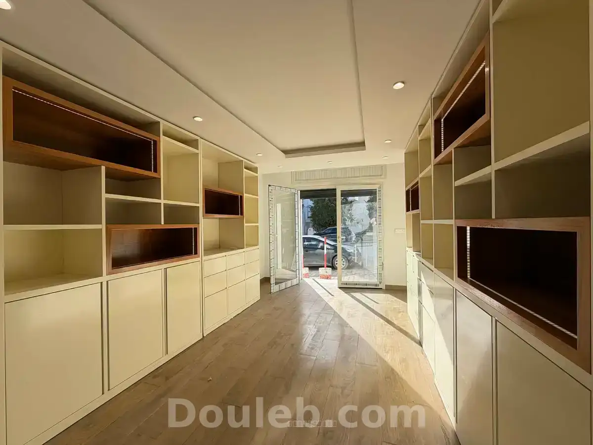 Local commercial aménagé de 40m à ennasr 2 - Miniature 3