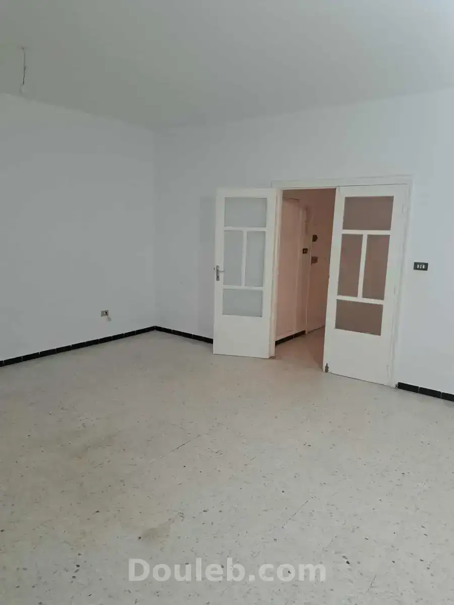 Appartement s3 3éme étage ariana ville - Miniature 2