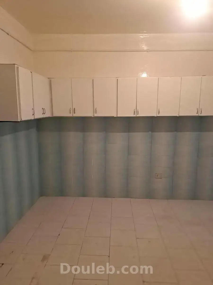 Appartement s3 3éme étage ariana ville - Miniature 3