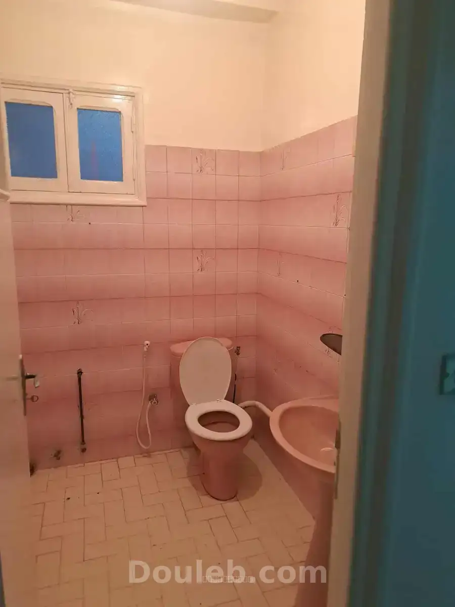 Appartement s3 3éme étage ariana ville - Miniature 5