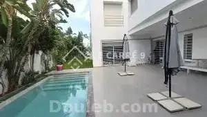 Une villa avec piscine au lac 2 - Miniature 3