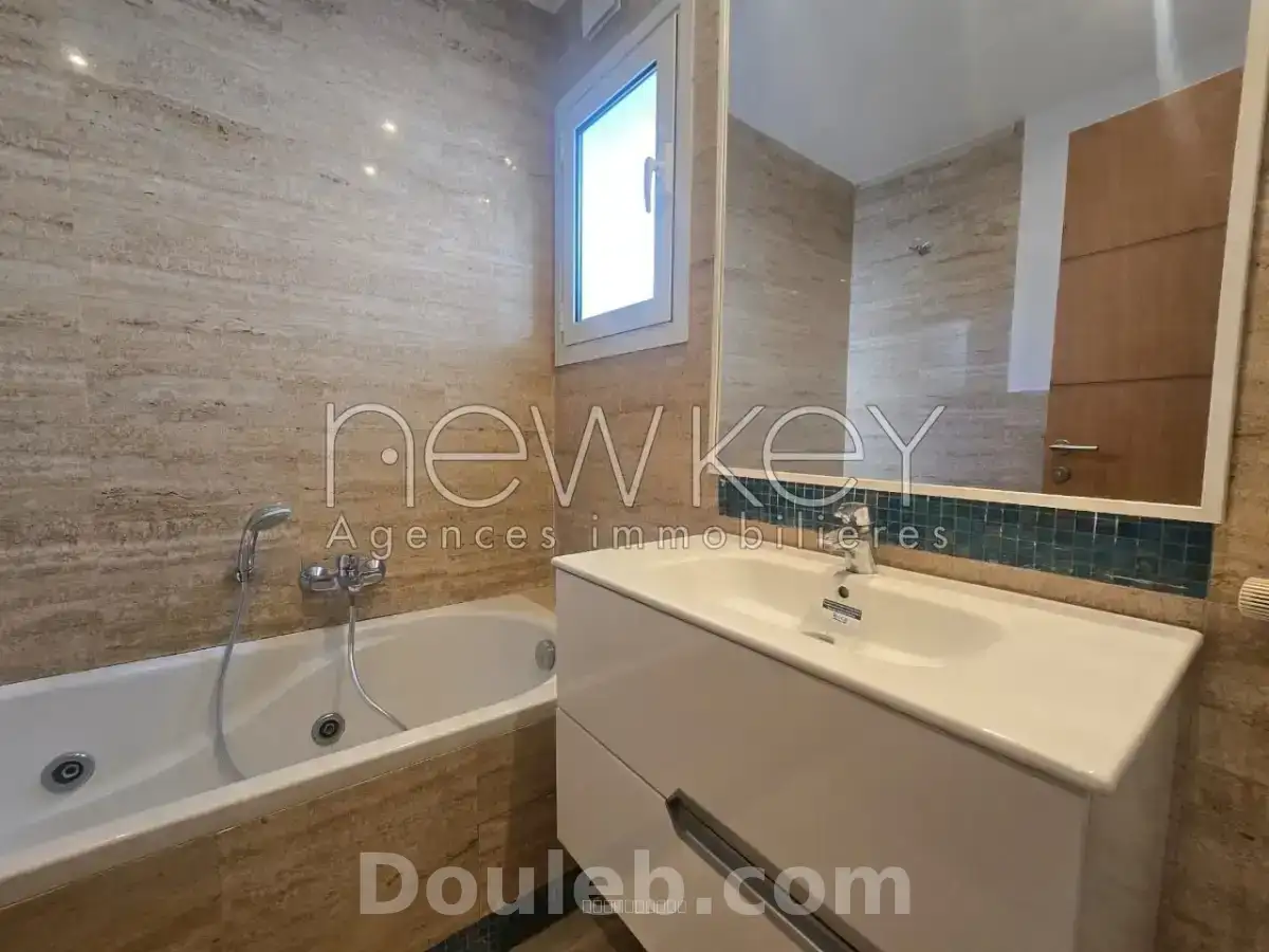 S2 luxueux à la marsa avec deux suites - Miniature 3