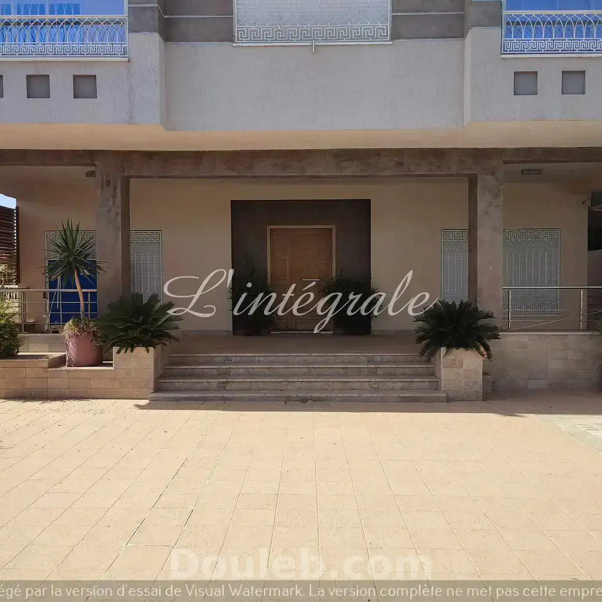 Villa de maitre avec piscine et ascenseur - Miniature 2