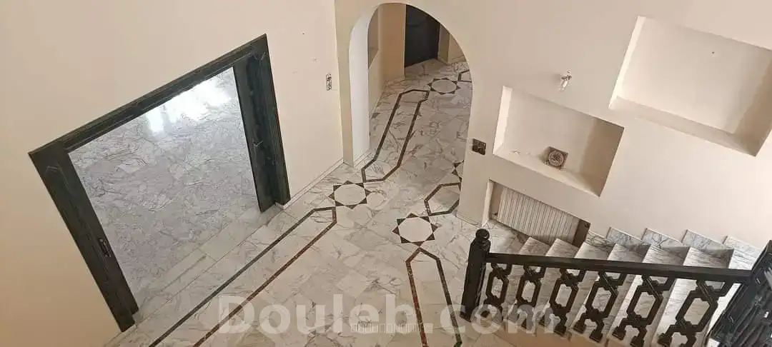 Villa à usage professionnel au menzah 8 - Miniature 2