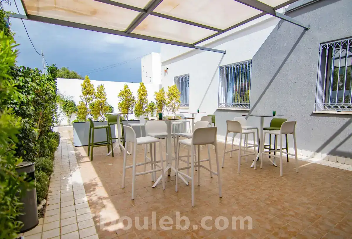 Immeuble meublé à usage professionnel au menzah 1 - Miniature 2