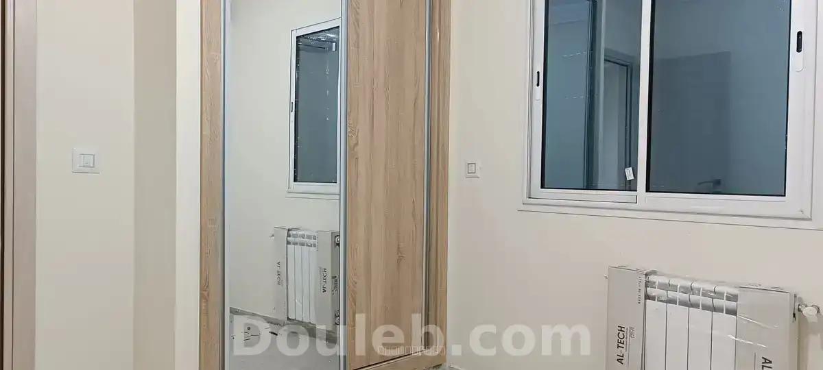 Bureau neuf en a1 à usage médical - Miniature 3