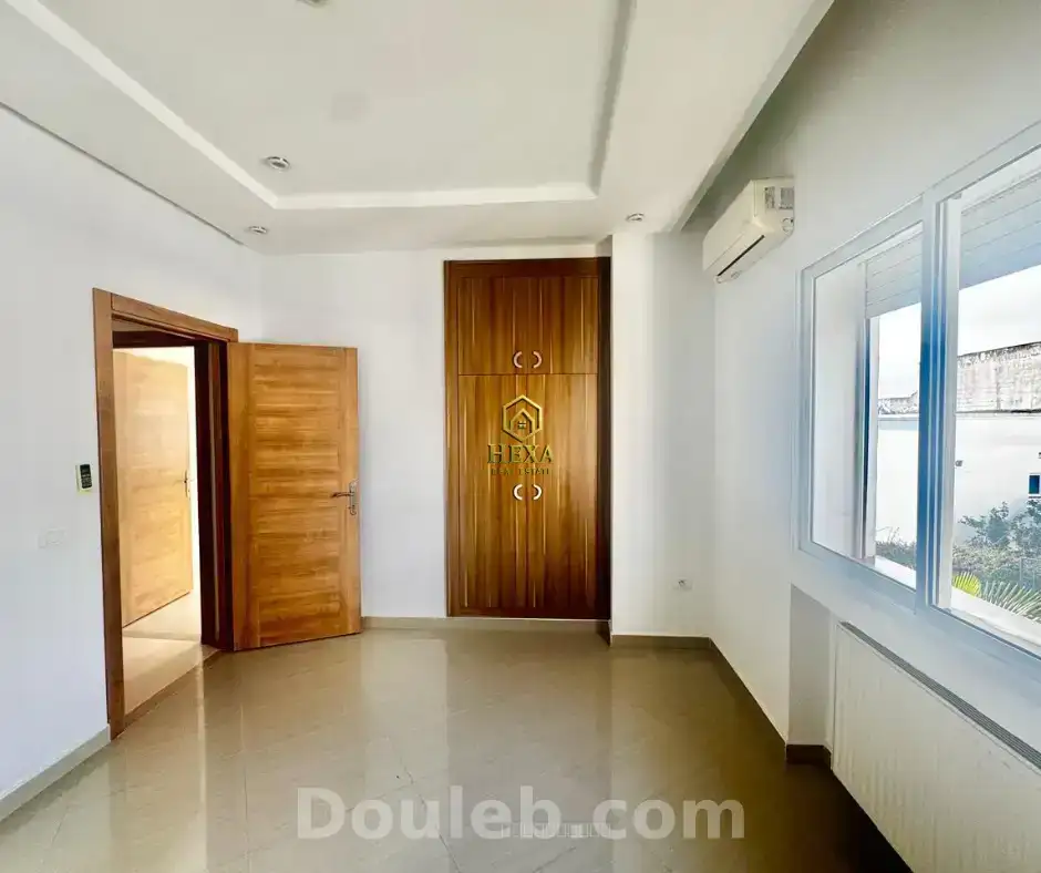 Etage de villa s4 à la marsa - Miniature 2