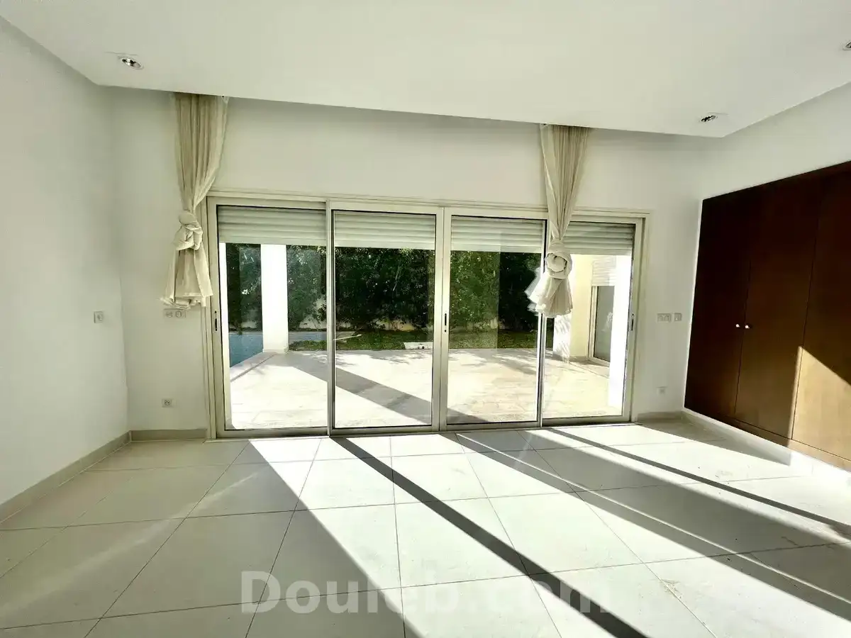 Villa s4 avec piscine à gammarth - Miniature 3