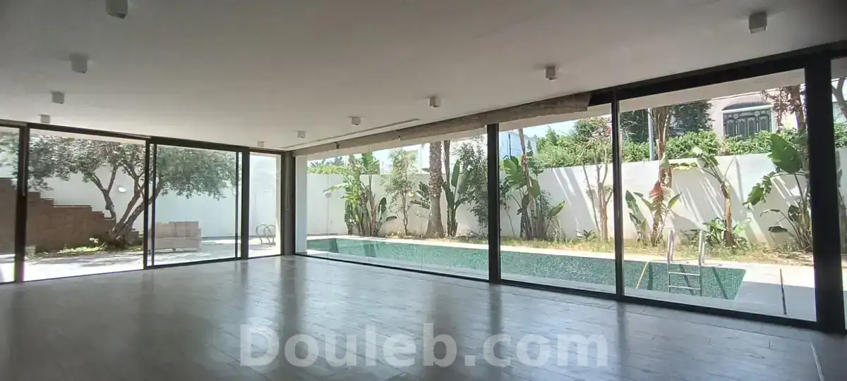 Coquette villa avec une piscine - Miniature 2