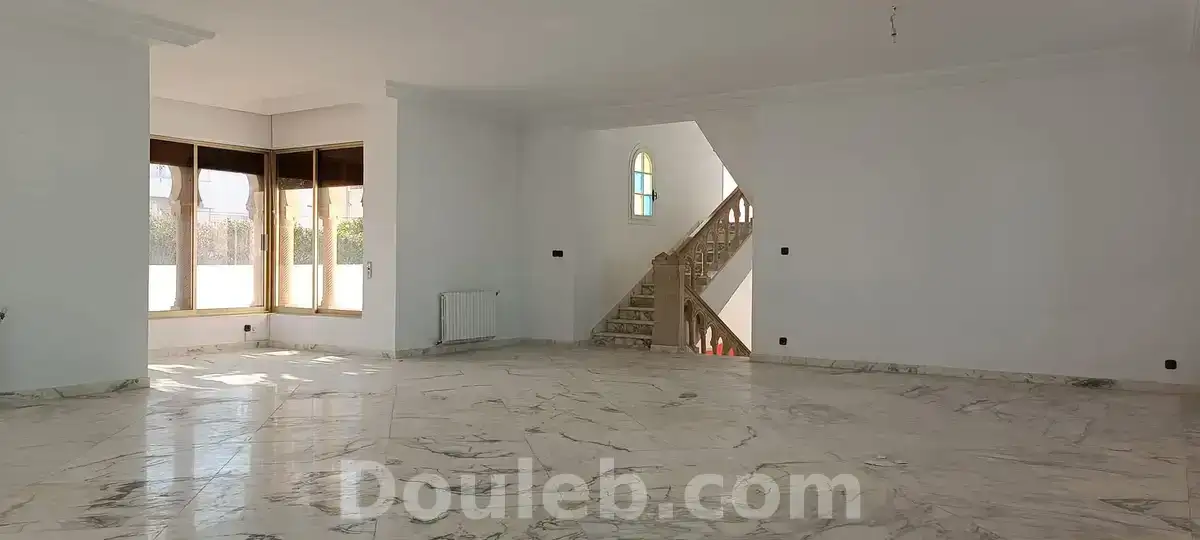 Villa avec un jardin et une piscine au menzah 5 - Miniature 3