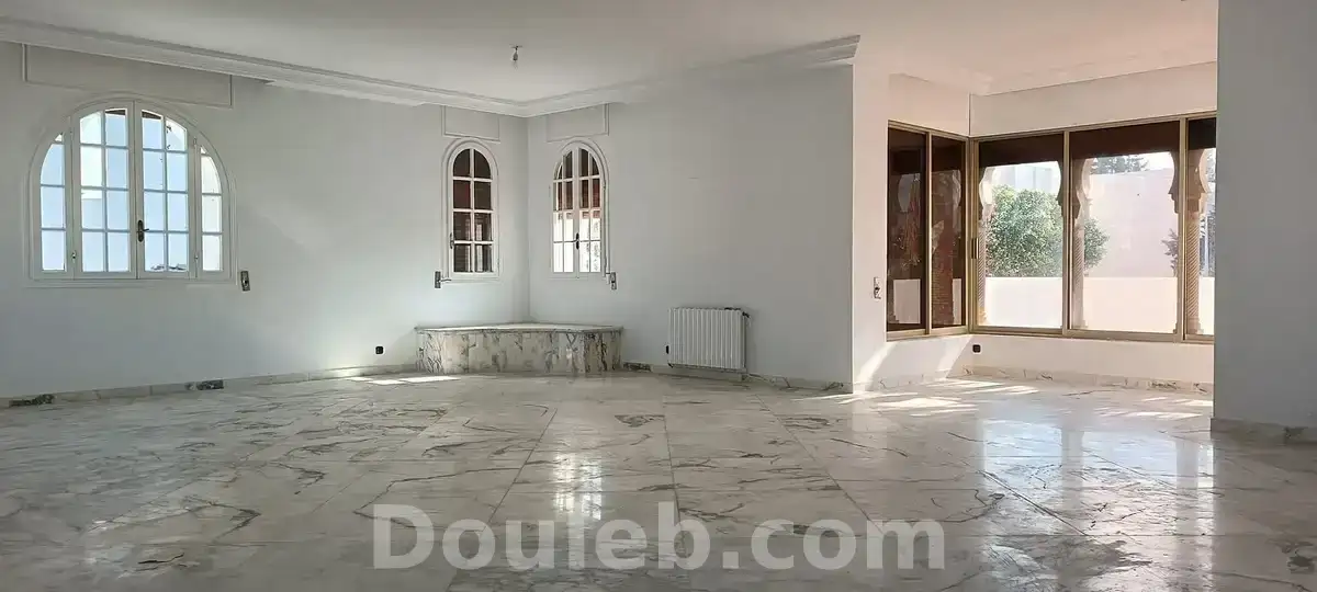 Villa avec un jardin et une piscine au menzah 5 - Miniature 4