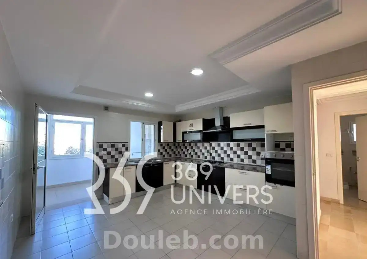 Etage avec balcon à la marsa - Miniature 2