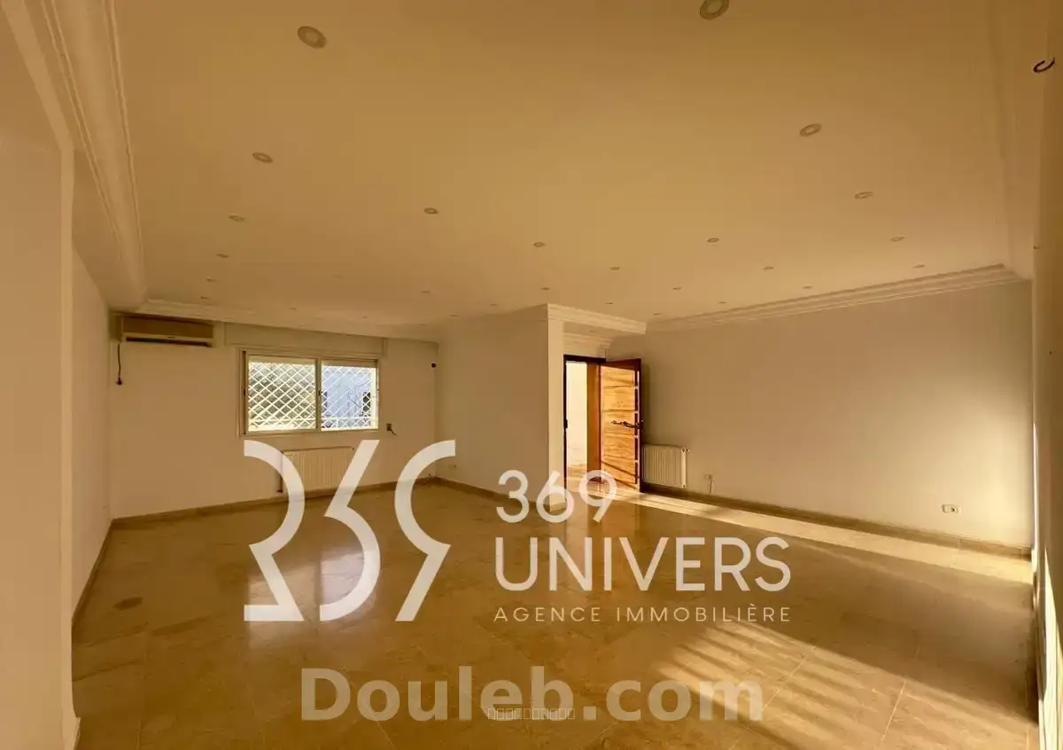 Etage avec balcon à la marsa - Miniature 4