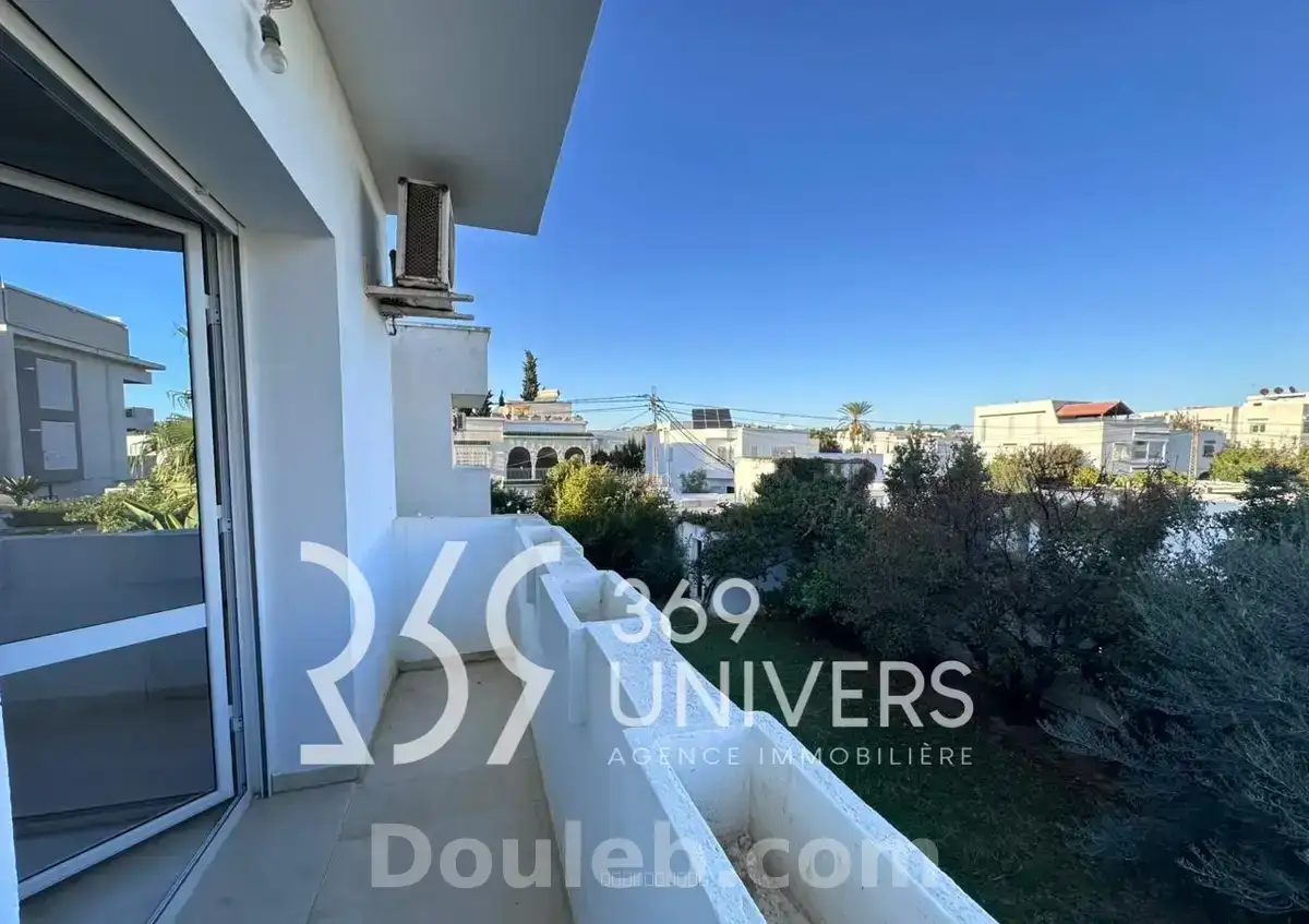 Etage avec balcon à la marsa - Miniature 5