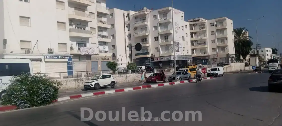 Un appartement à ariana en face magasin général - Miniature 2