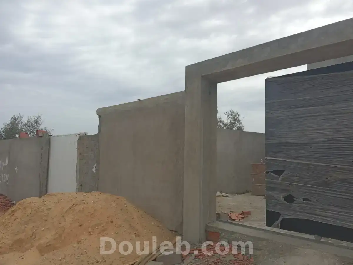 Borj touil vnt terr 738m2 - Miniature 2