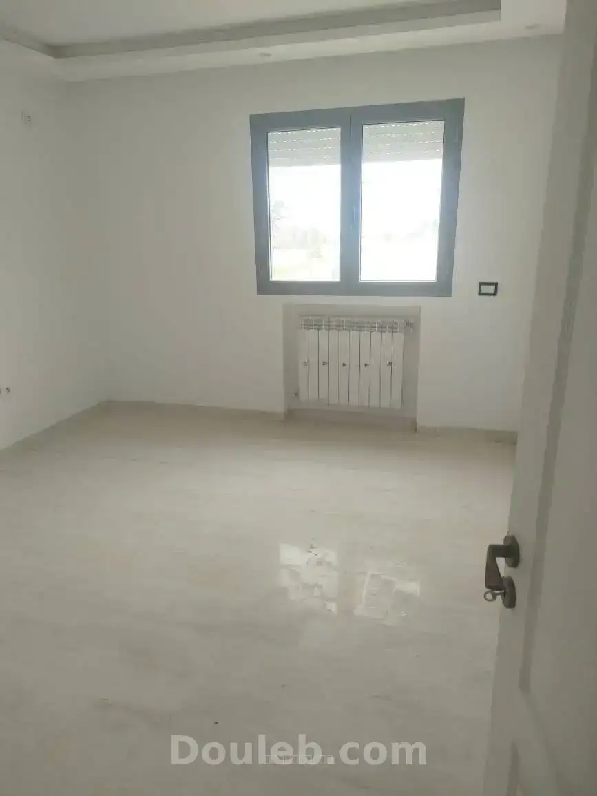 Étage de villa à chotrana 3 - Miniature 3