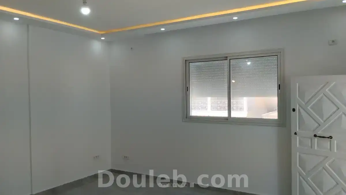 Bel étage de villa neuf à cité ezzouhour 1 - Miniature 3