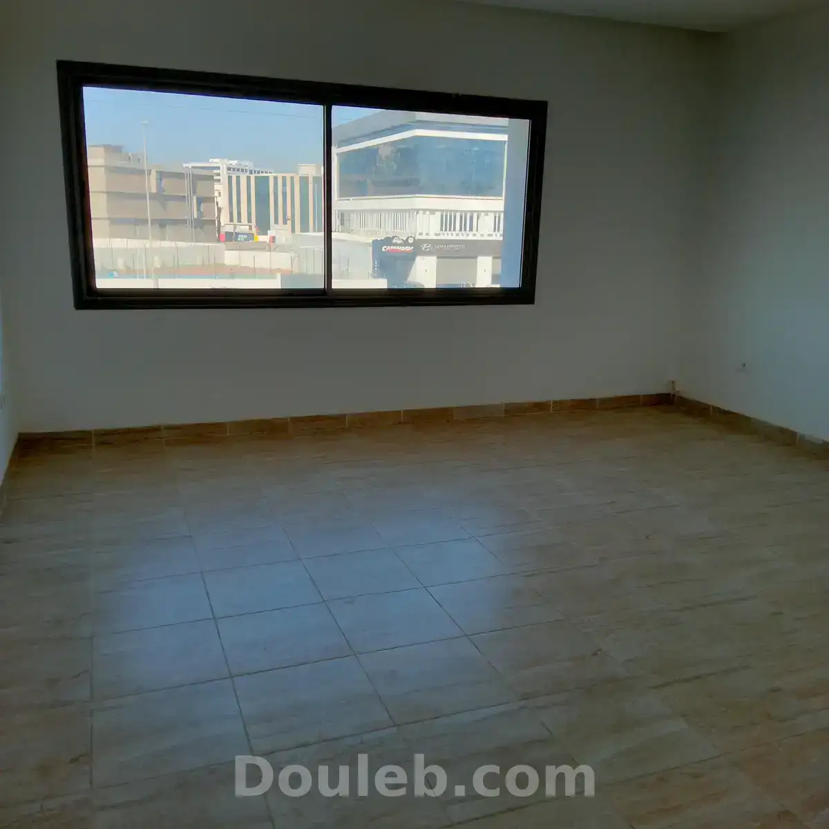 Spacieux bureau 209 m2 au lac 3 kram - Miniature 2