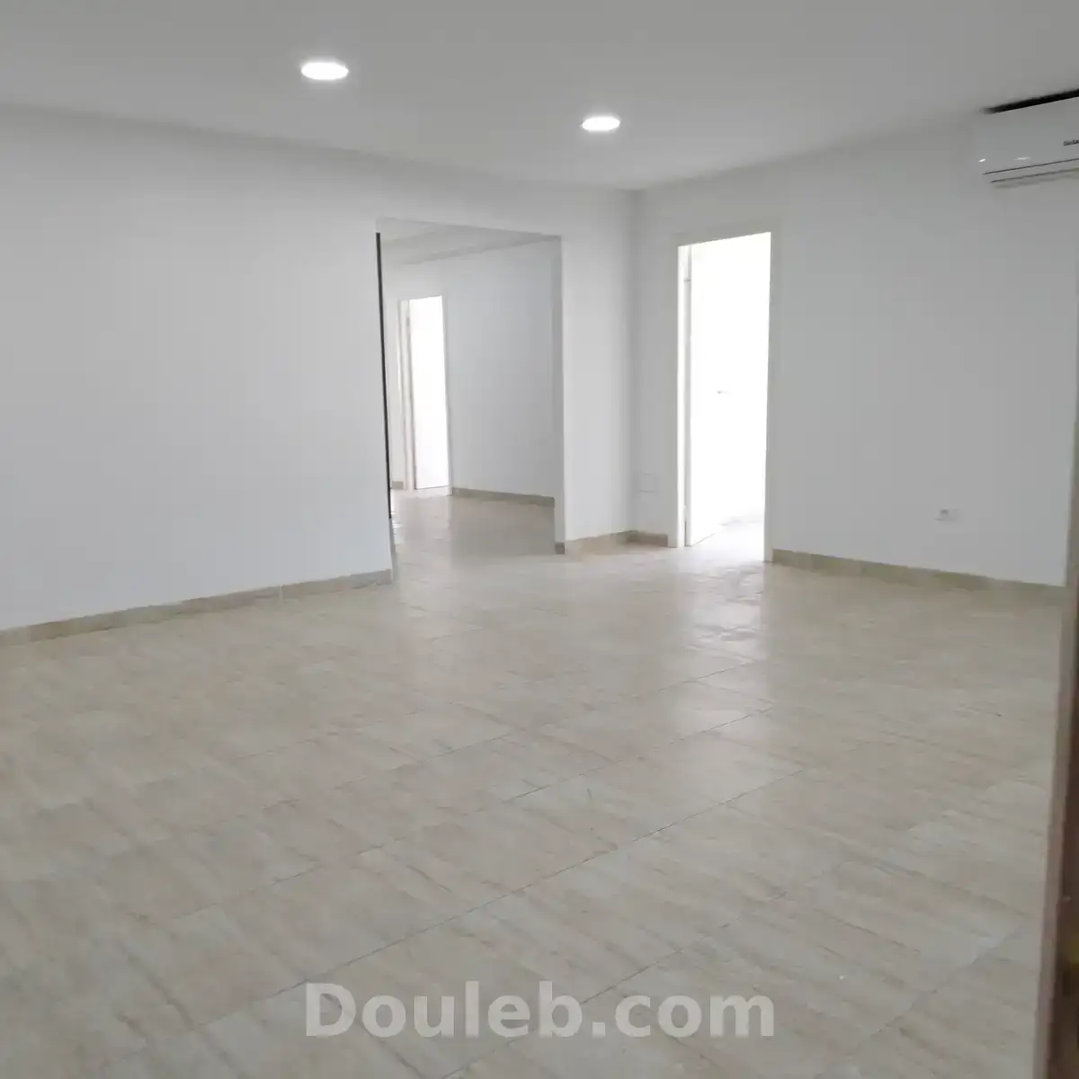 Spacieux bureau 209 m2 au lac 3 kram - Miniature 3