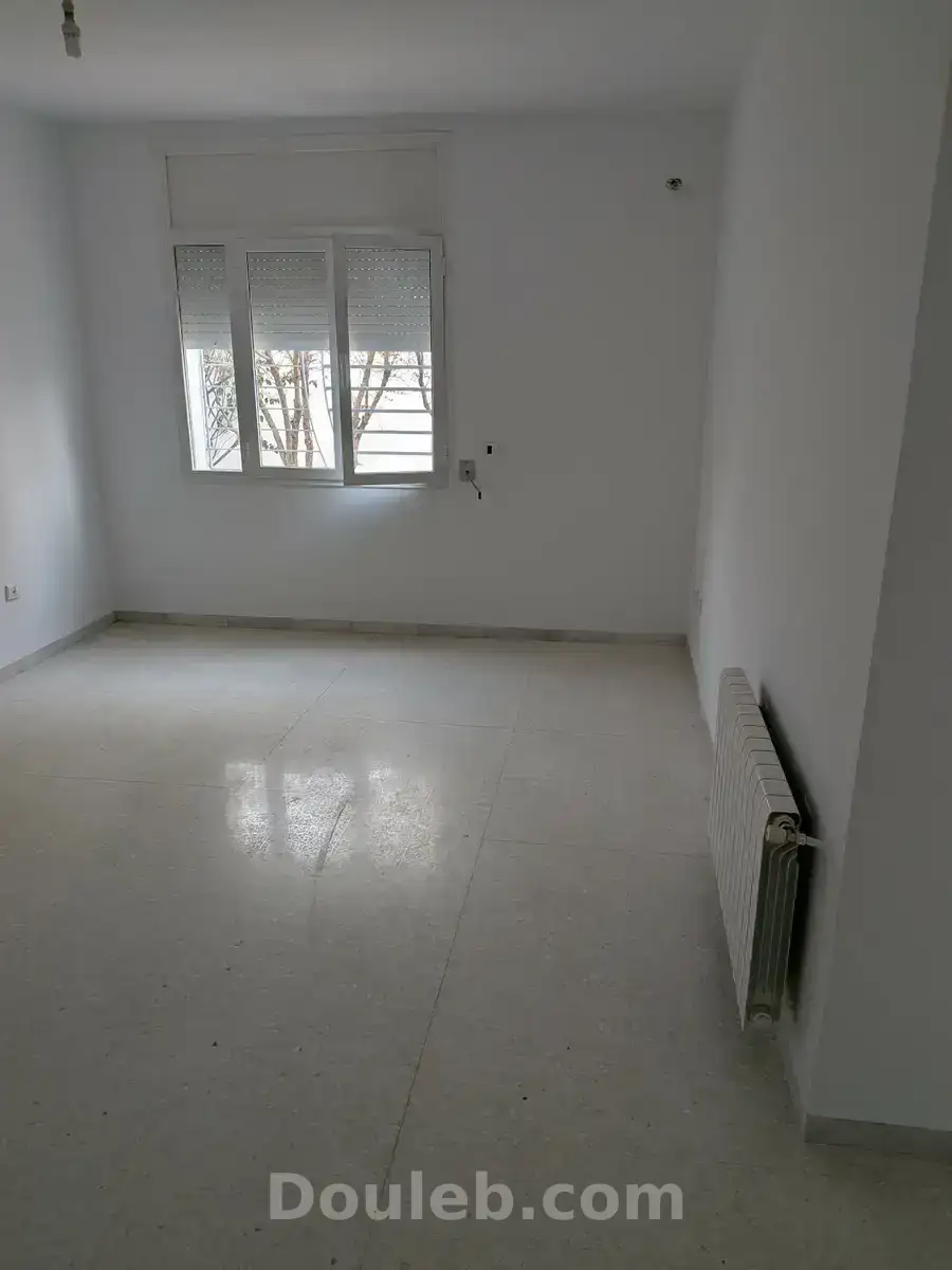 Appartement au rez de jardin d'une villa - Miniature 2