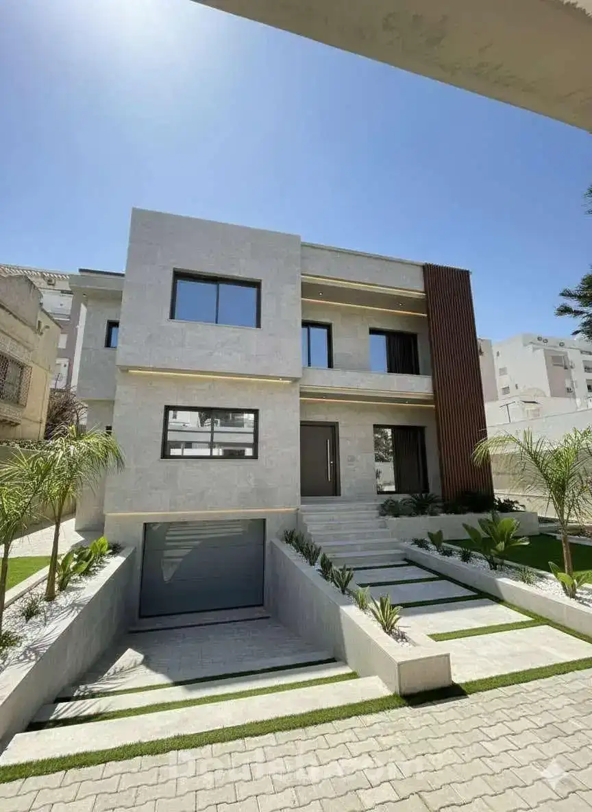 Magnifique villa moderne inachevée à 80 pourcent - Miniature 2