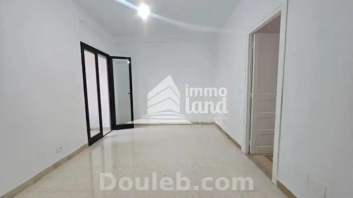 Duplex avec entrée indépendante à l'aouina - Miniature 5