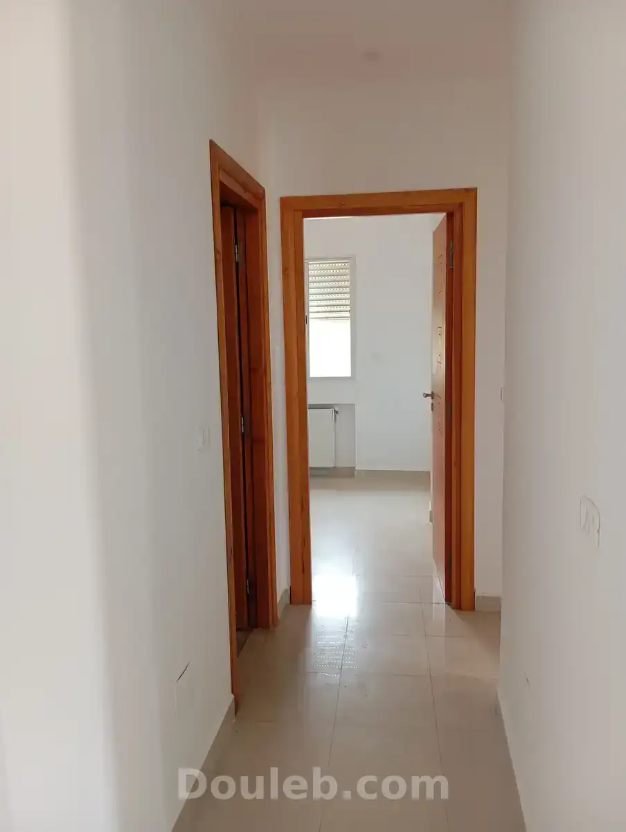 App h standing - Photo 1