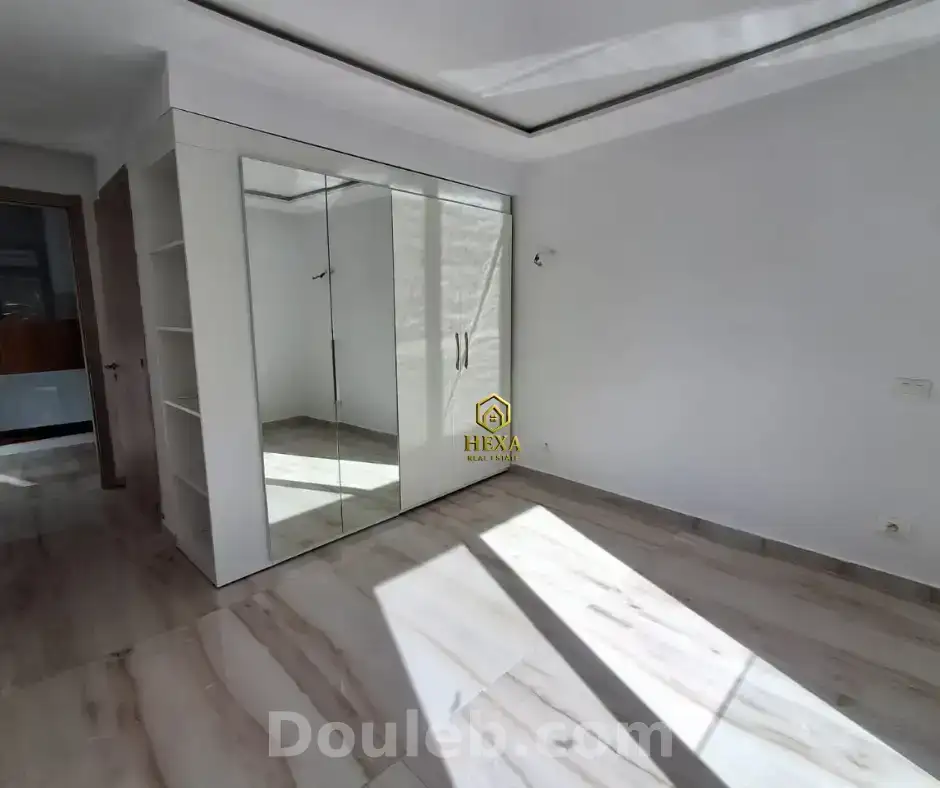 Villa s4 àla marsa avec piscine et jardin en suite - Miniature 5