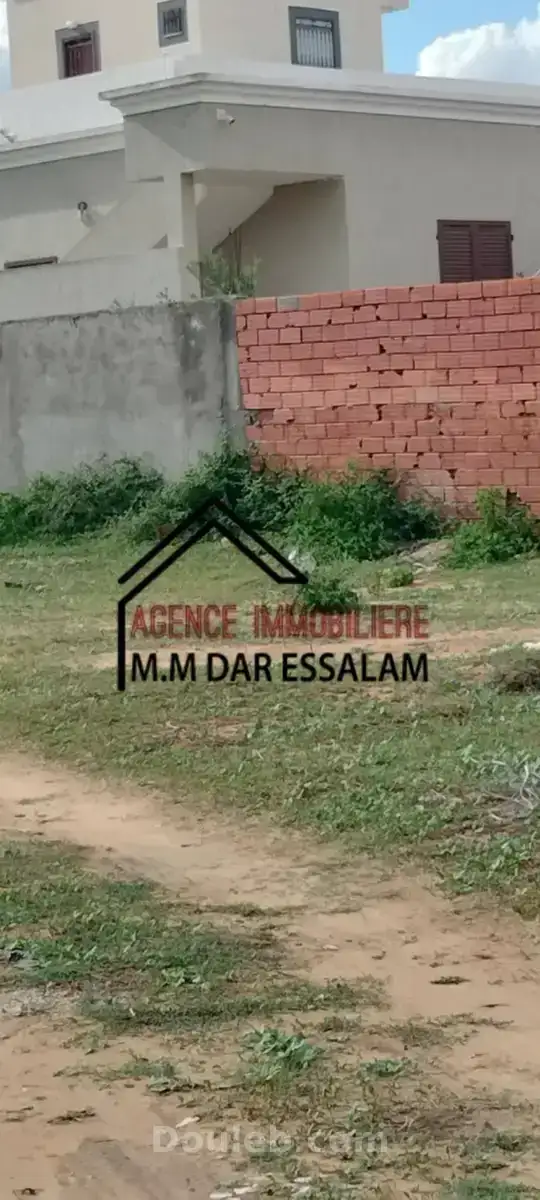 Un lot de terrain près de la plage - Miniature 3