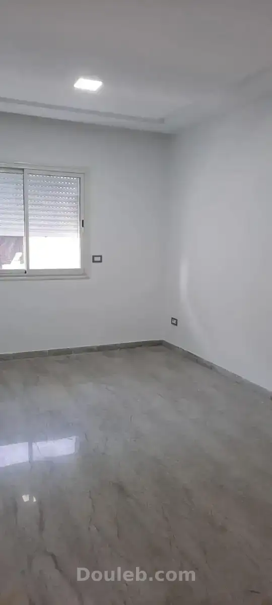 Bureau sur la route principale ben arous - Miniature 3