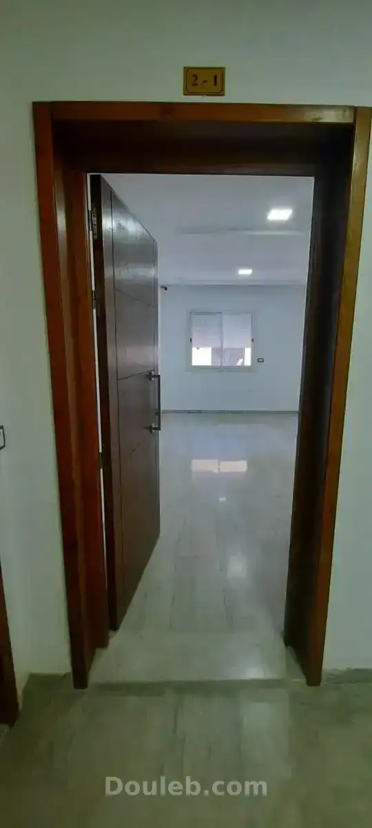 Bureau sur la route principale ben arous - Miniature 4