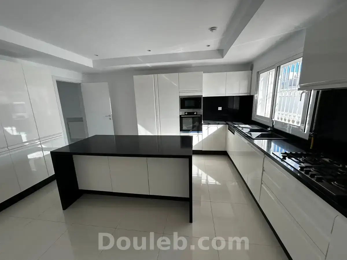 Villa moderne avec piscine à gammarth - Miniature 2