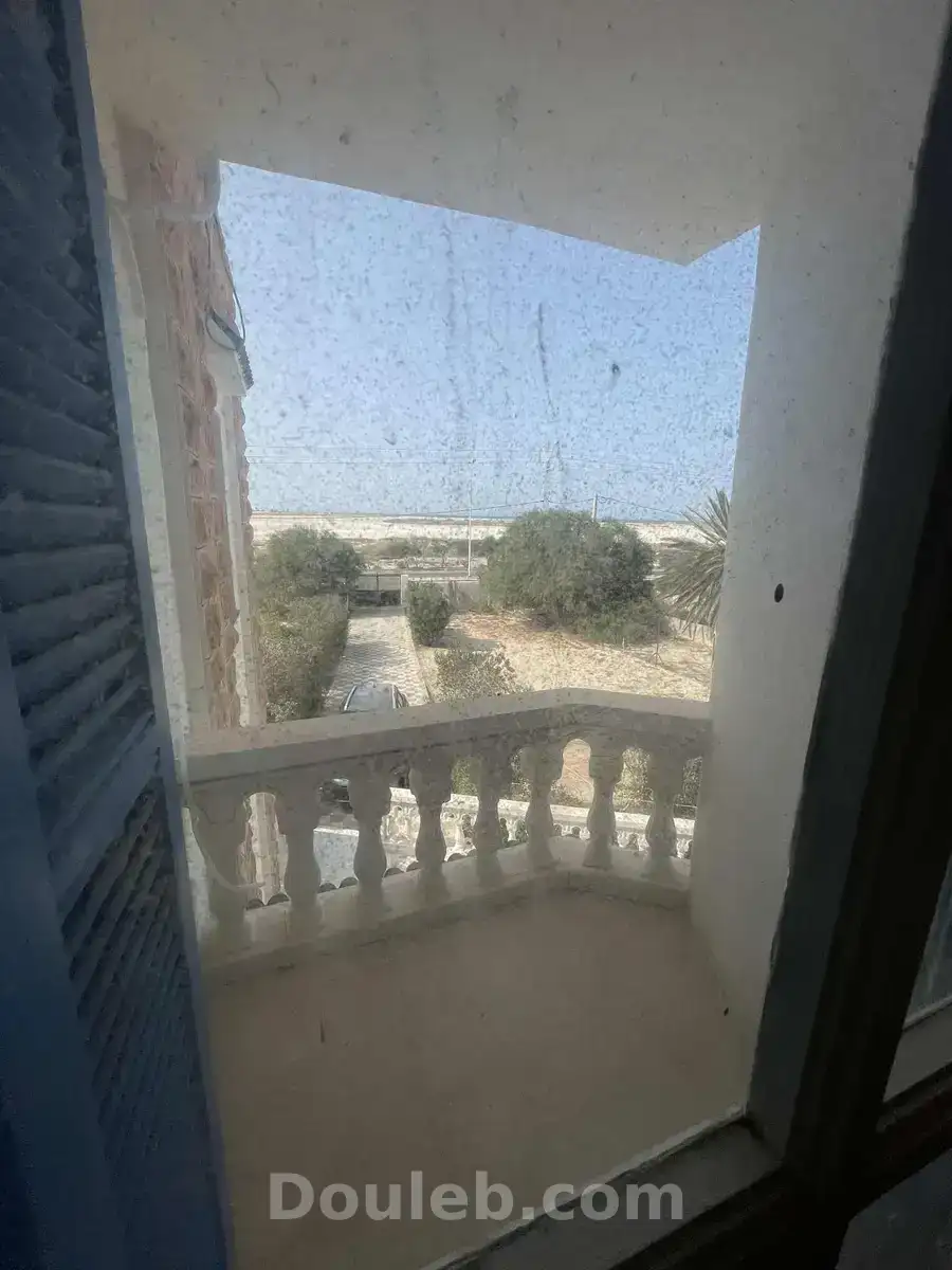 Appartement vue sur mer à la zone touristique - Miniature 3