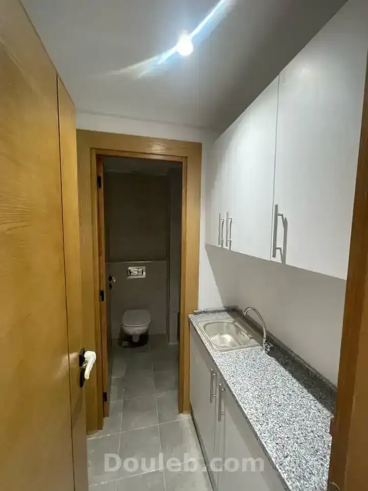 Bureau neuf sur av alain savary - Miniature 4