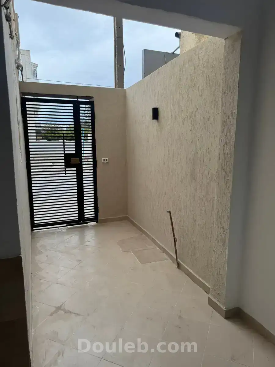 Local en face métro mourouj3 - Miniature 5