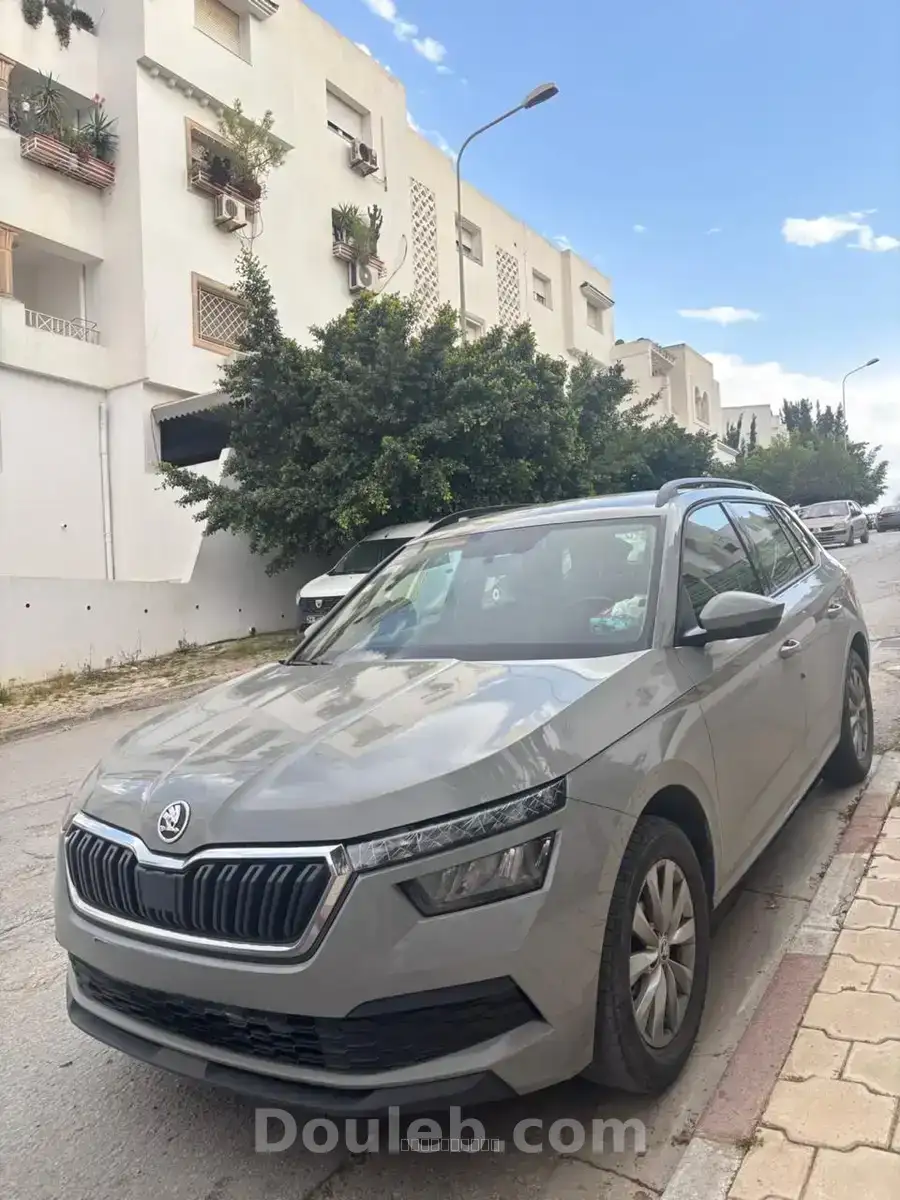 Une voiture skoda kamiq 2021