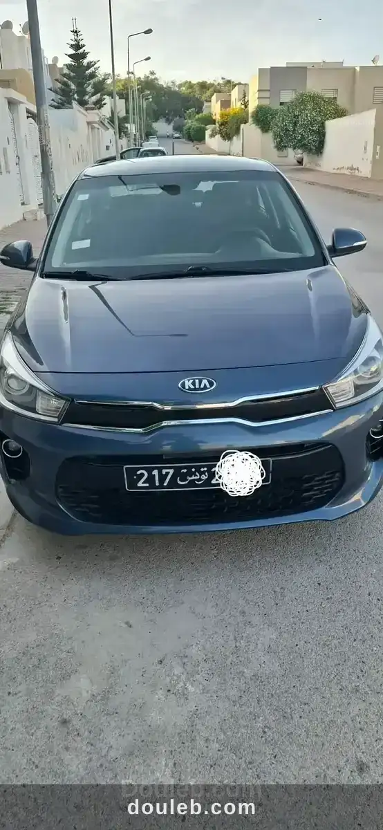 Kia rio berline en excellent état à Tunis