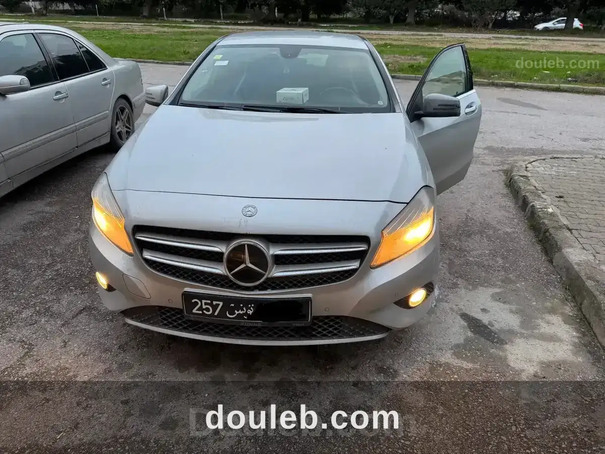 Mercedes a180 à Tunis