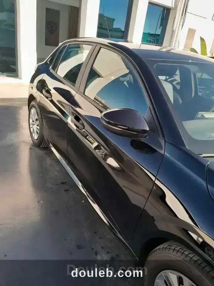 208 populaire tres faiblwe kilometrage à Tunis