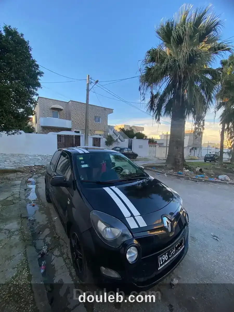 Twingo 2 2014 à Tunis