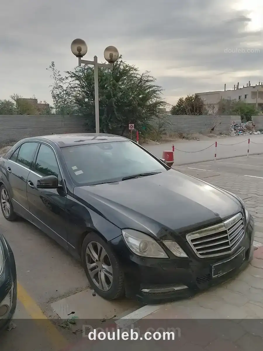 Mercedes e 200 en bonne état à Tunis