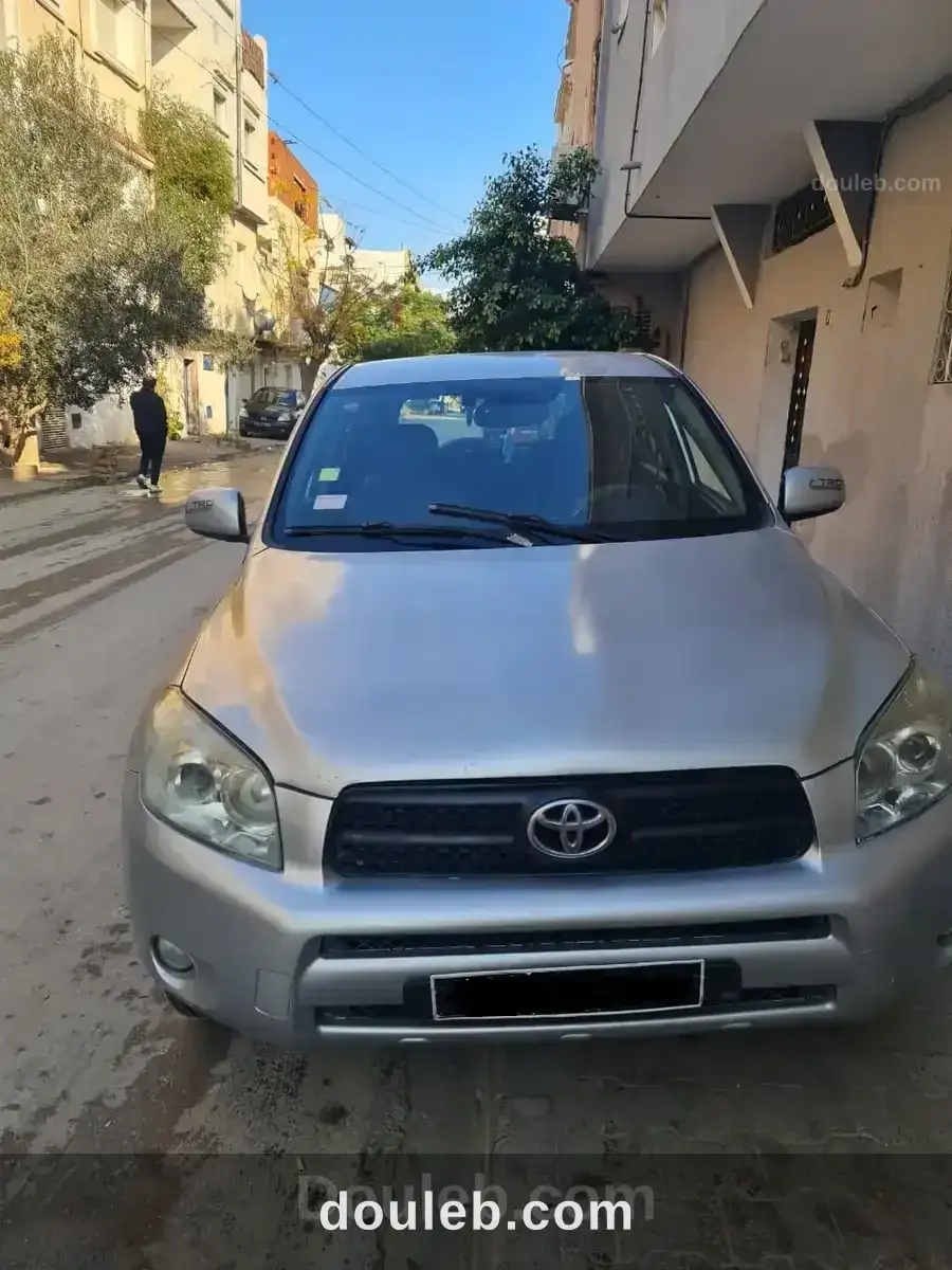 Toyata rav 4 mk3 à Tunis