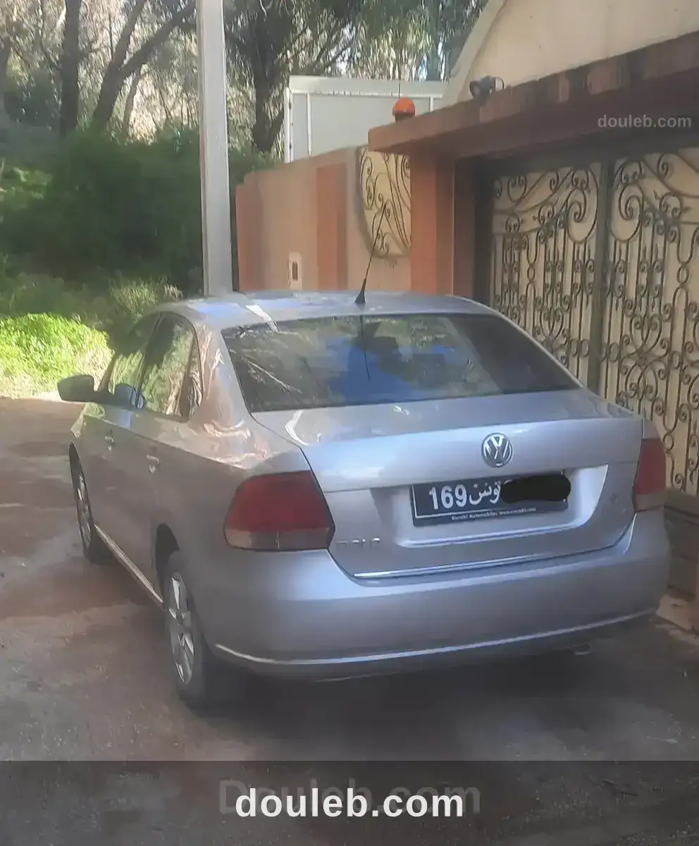Polo sedan highline 1 main à Tunis